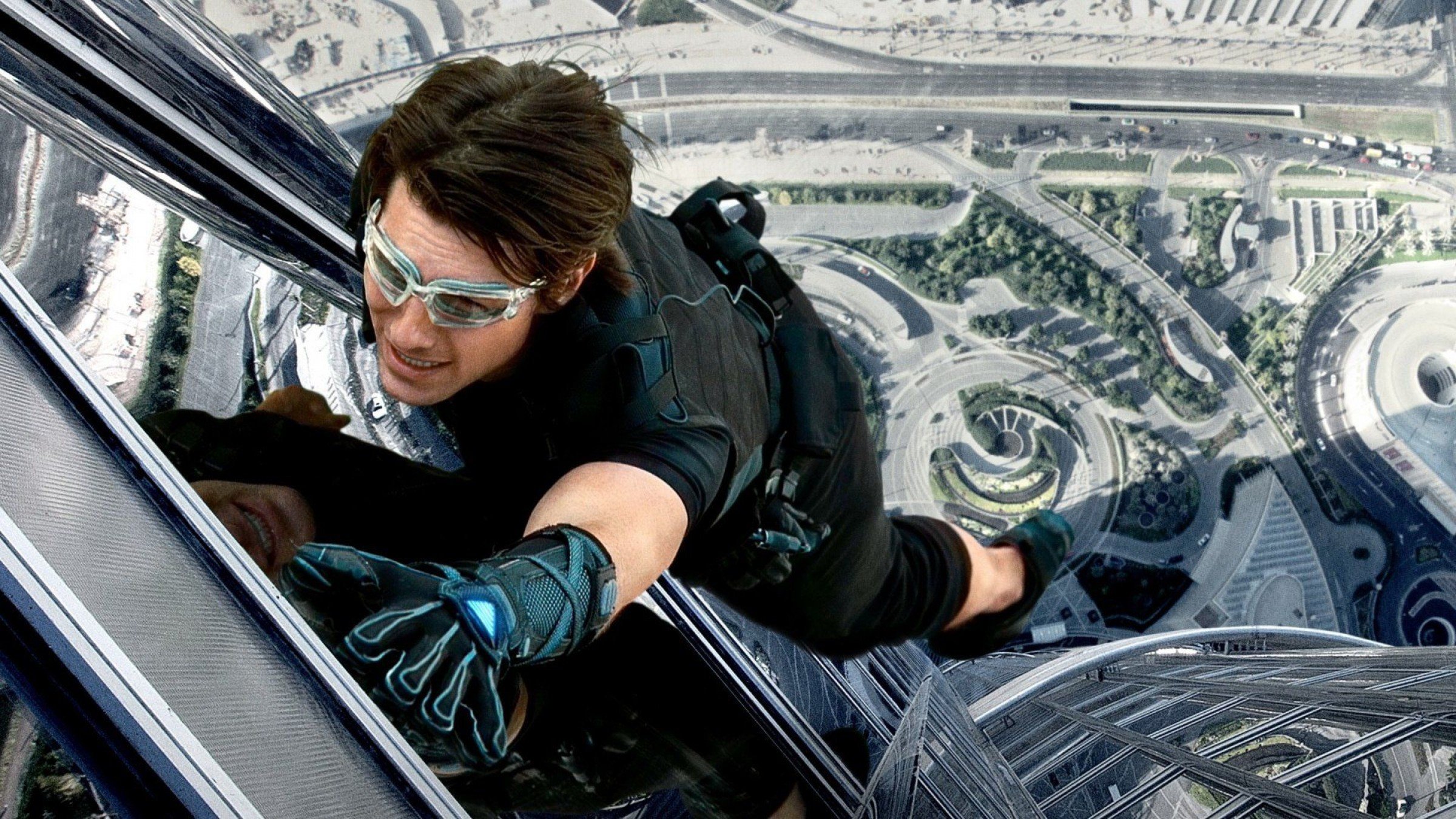 Picture of Tom Cruise in the mission impossible 