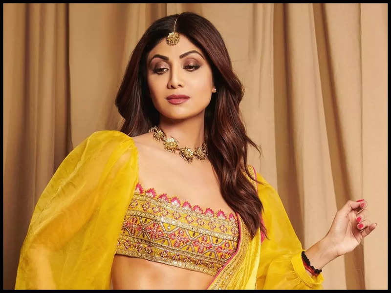 Shilpa shetty looking hot in yellow outfit.